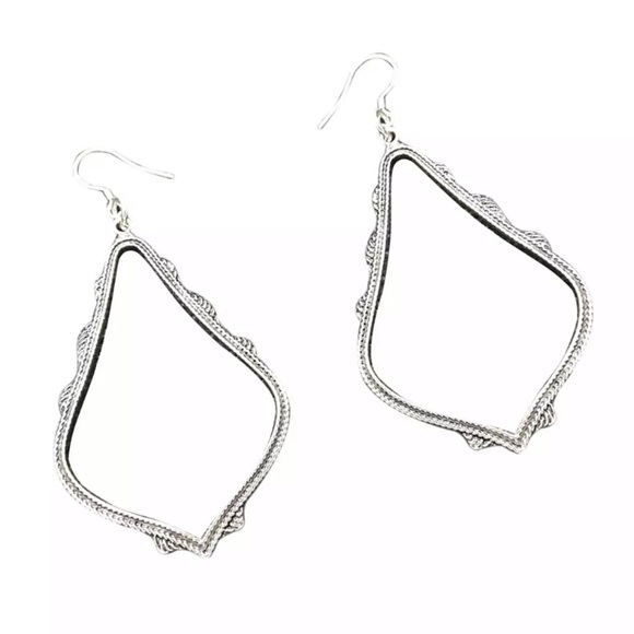 NEW 🌼 Silver teardrop filigree frame earring - Picture 3 of 8